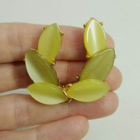 Vintage Kramer Yellow Leaf Shape Clip On Earrings, Moonglow Lucite, Signed - Picture 1 of 6